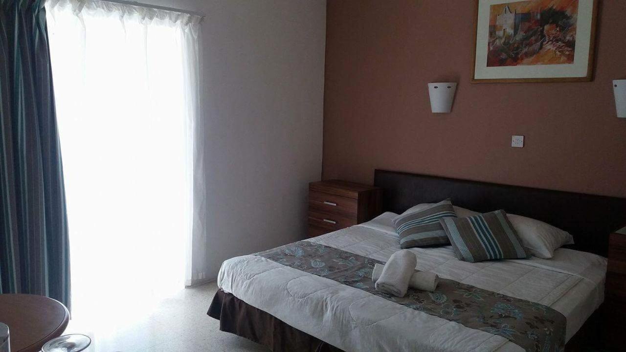 Sunstone Boutique Guest House Buġibba Zimmer foto